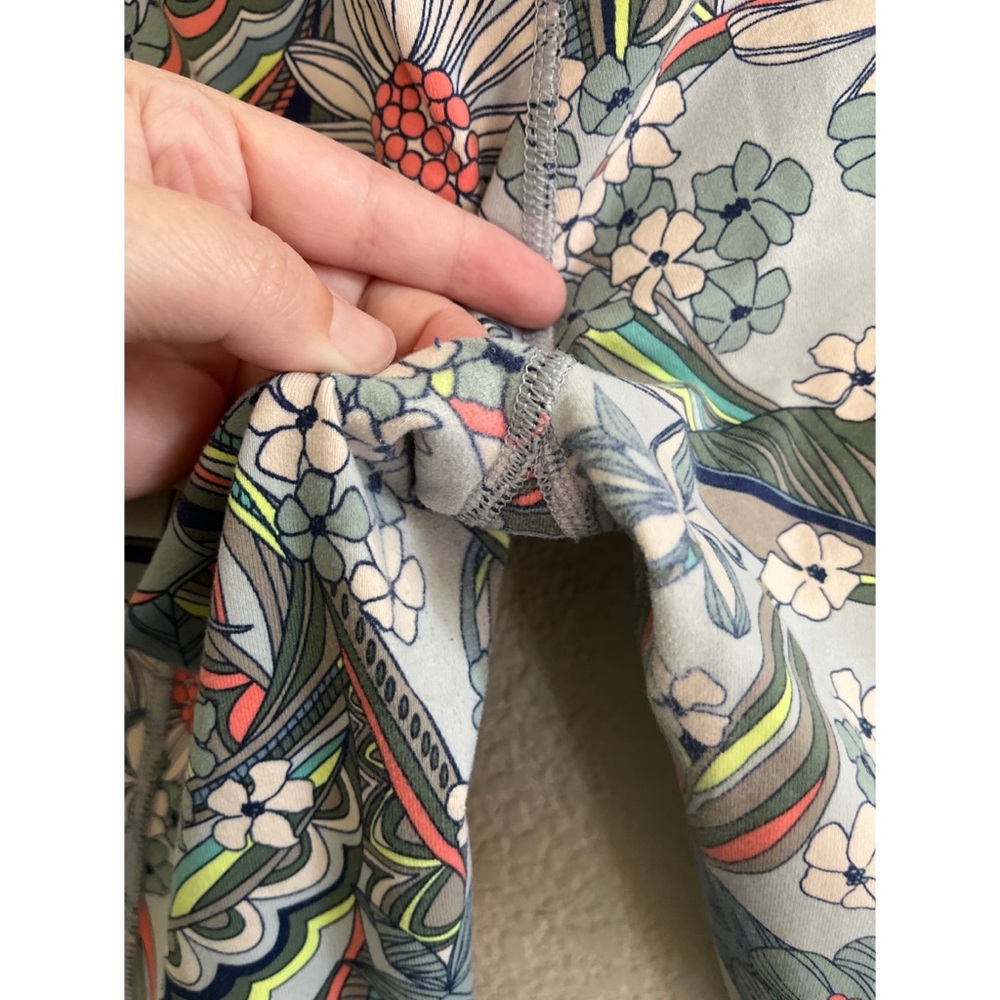 Victoria’s Secret Sport VSX Knockout Gray Floral Leggings Women’s Medium - Picture 4 of 4